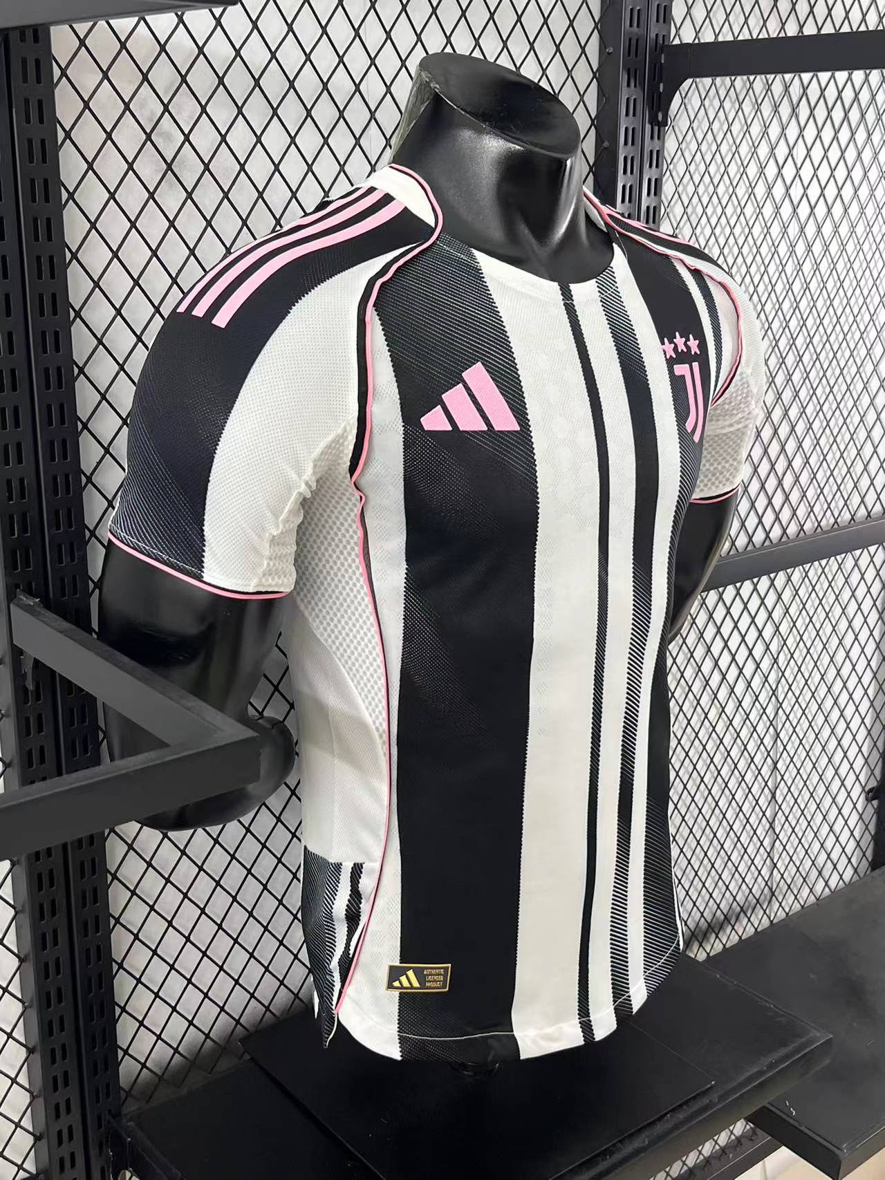 Juventus 2025/26 - Authentic Player [Slim Fit] Player [Slim Fit] Player [Slim Fit] Player Version [Slim Fit]