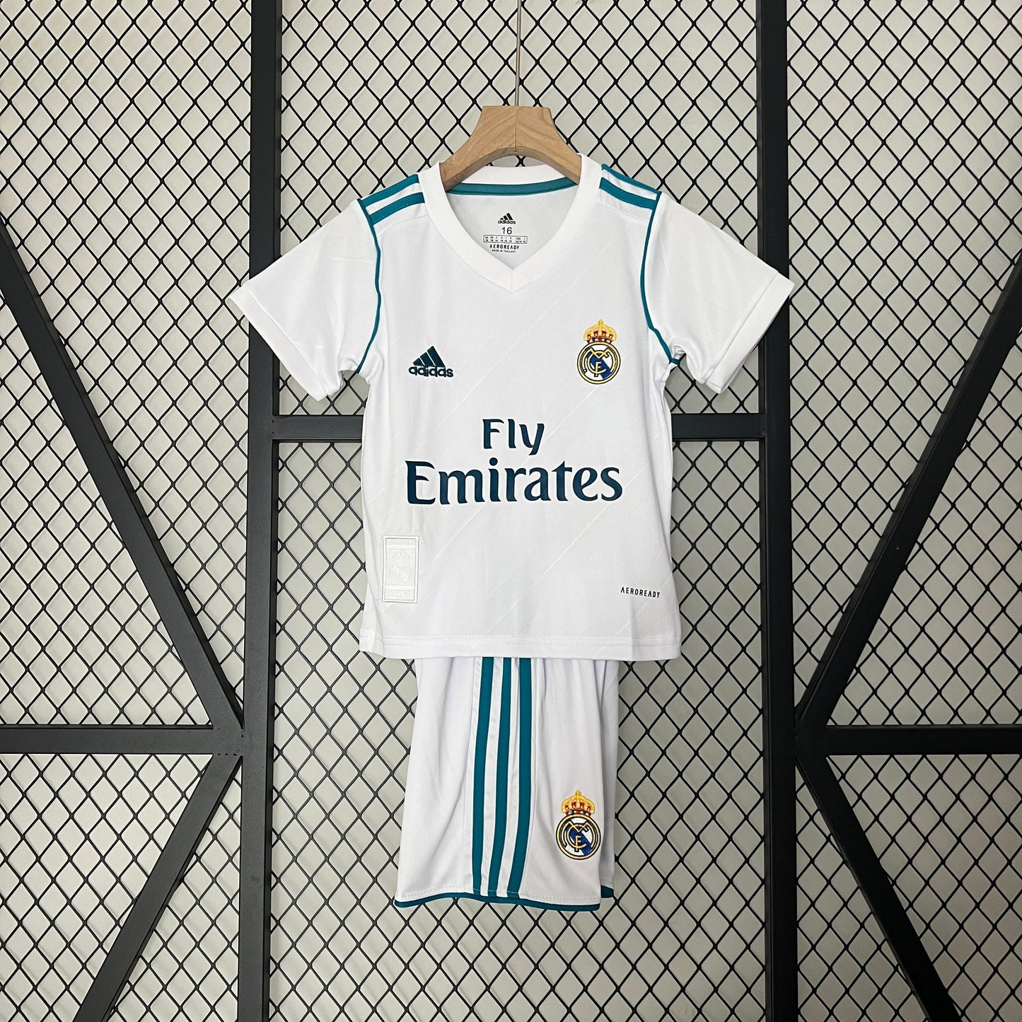 Kit Kids Retro Real Madrid Home Jersey 2017/18
