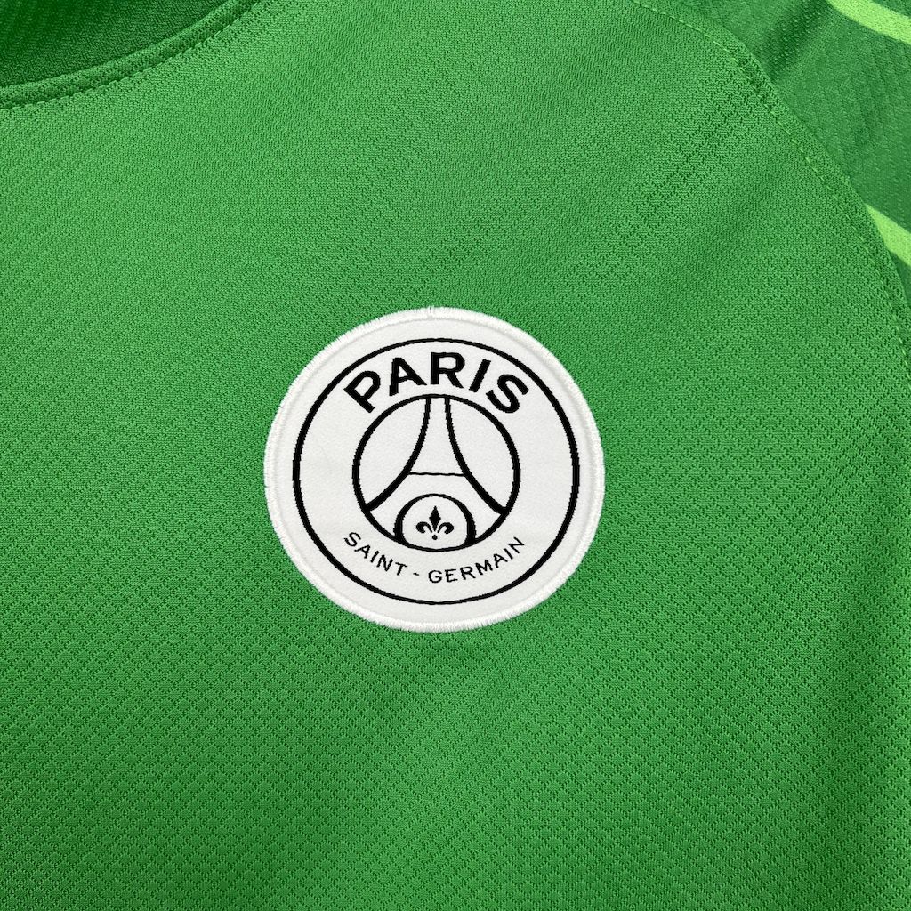 Paris Saint-Germain 2025/26 Green goalkeeper Long Sleeves Jersey