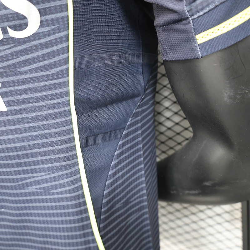 Real Madrid Authentic Player [Slim Fit] Player [Slim Fit] Player [Slim Fit] Away Player 2025/26 - Slim Fit