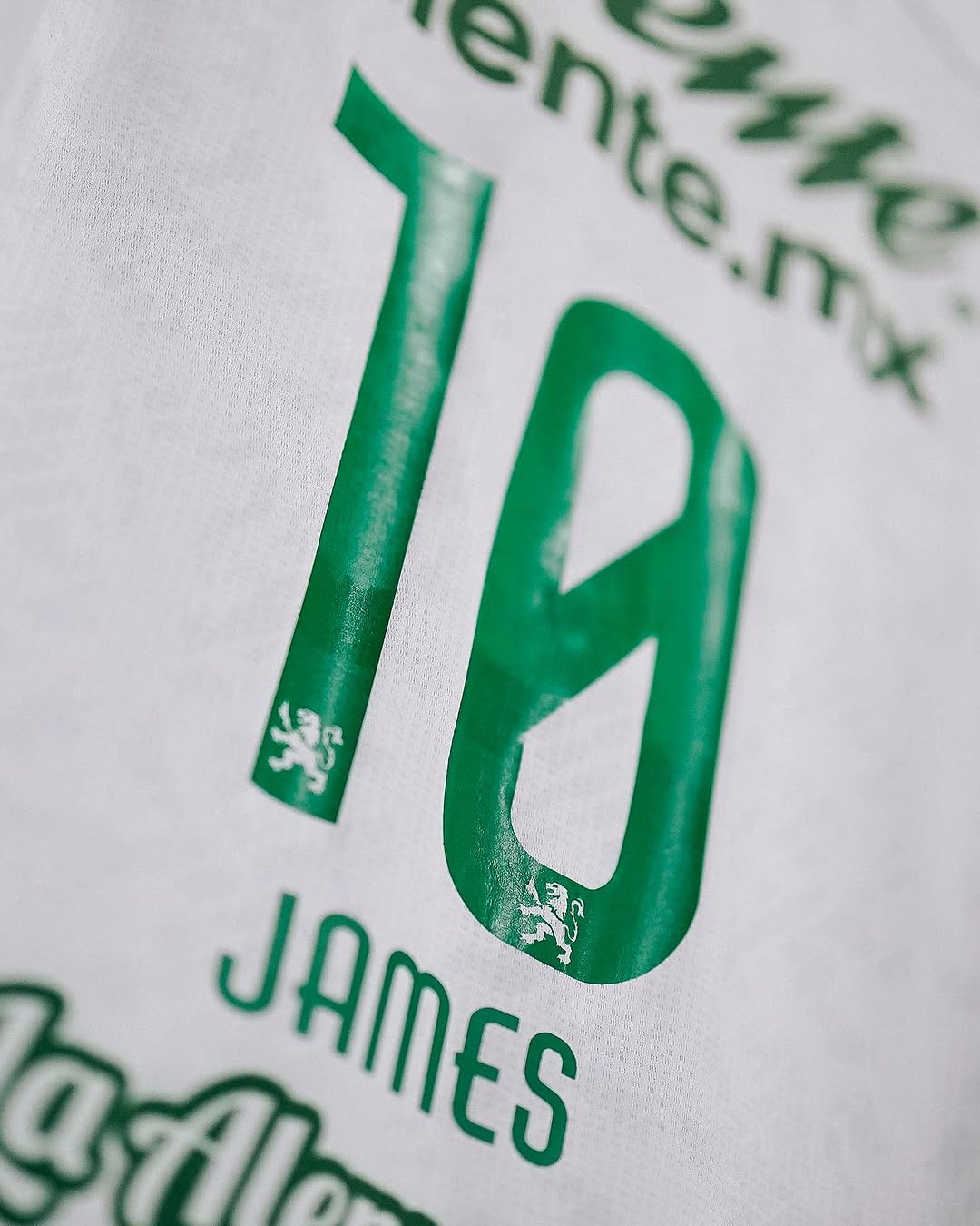 Club Léon James 10 Away Fan Jersey 2024/25
