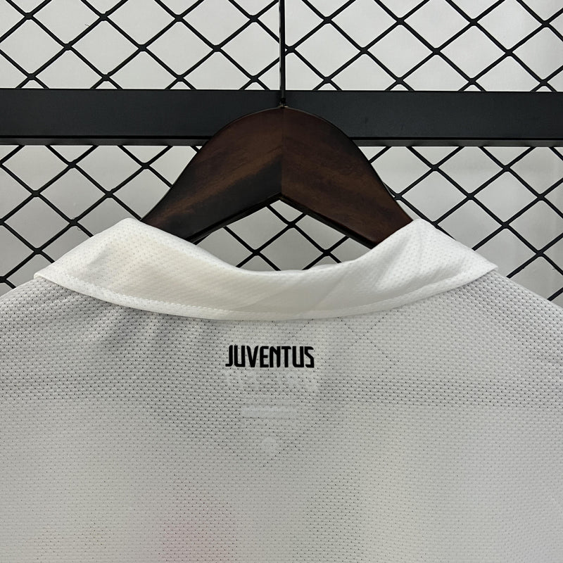 Retro Juventus 10_11 Away - Nike