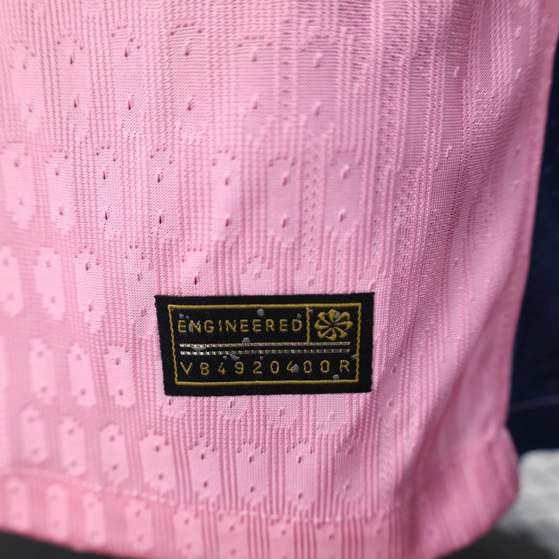 25/26 Player Barcelona Pink Special Edition jersey - Slim Fit