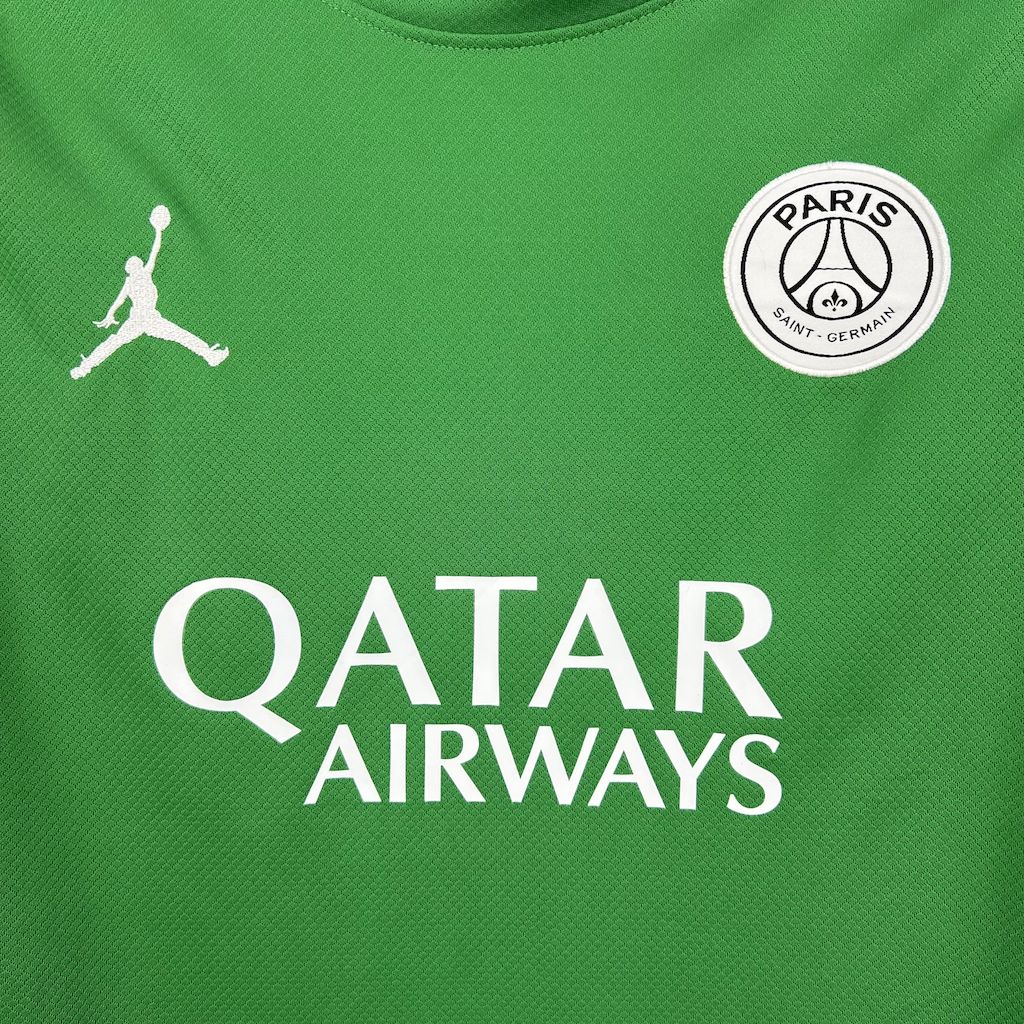 Paris Saint-Germain 2025/26 Green goalkeeper Long Sleeves Jersey