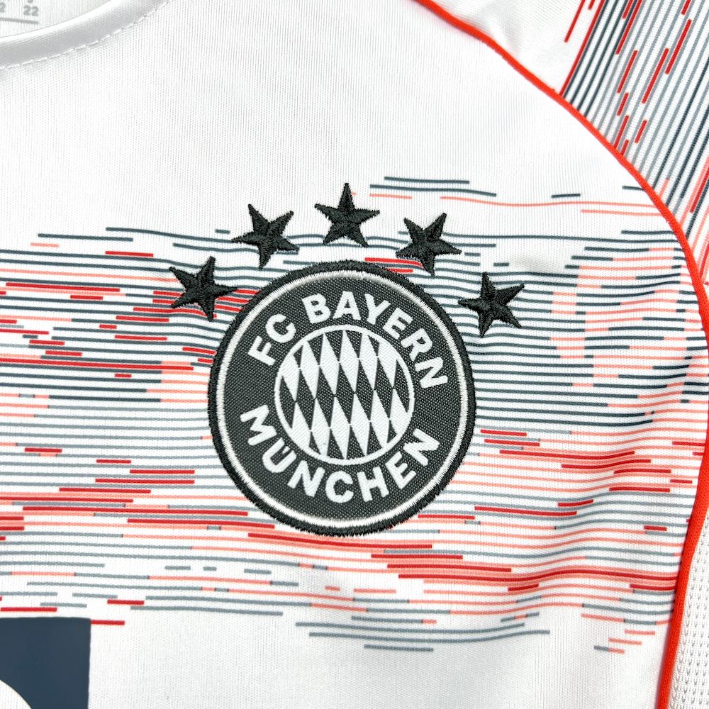 Bayern Munich 2025/26 Away Kids Kit