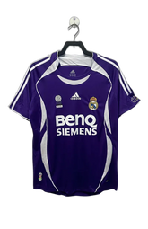real-madrid-06-07-ii-away-jersey-retro-version-1