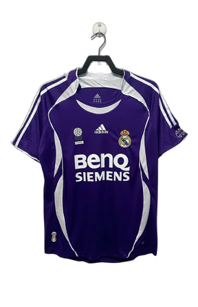real-madrid-06-07-ii-away-jersey-retro-version-1