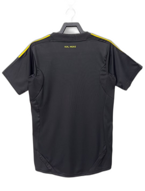 real-madrid-11-12-goalkeeper-black-jersey-retro-version-2